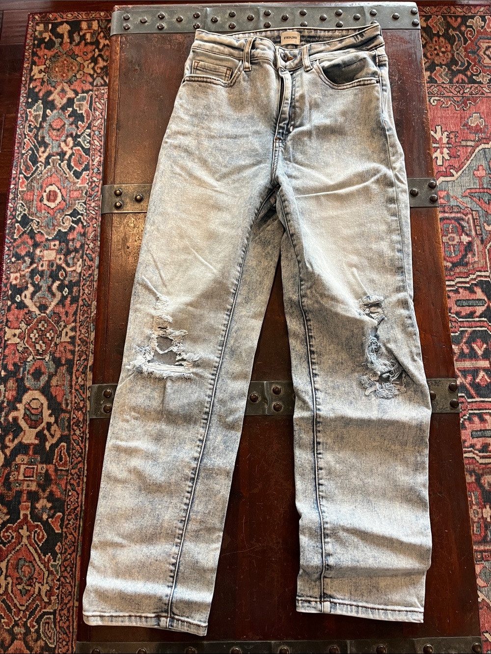 Sneak Peek Women’s Light Wash Distressed Straight-Leg Jeans